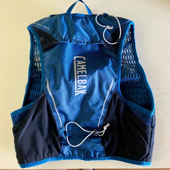 Camelbak Women’s XS Ultra Pro Running Hydration Backpack Vest 34oz - Picture 2 of 9